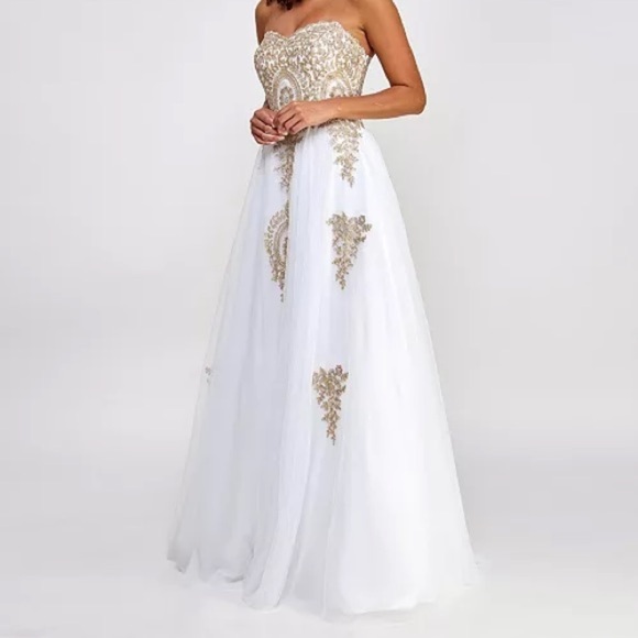 Say Yes
Juniors' Strapless Embellished Ballgown - Picture 3 of 10